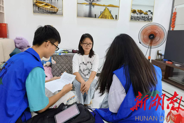 英国上市公司官网365资助中心暑期三下乡实施“人心工程”